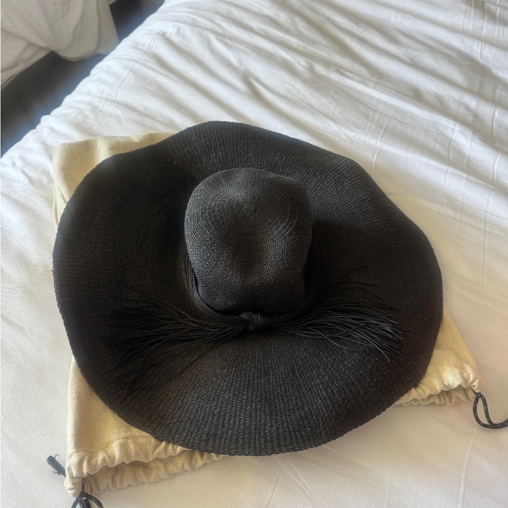 Anya & Niki Elegant Black Wide-Brim Hat Worn Once with Travel Bag